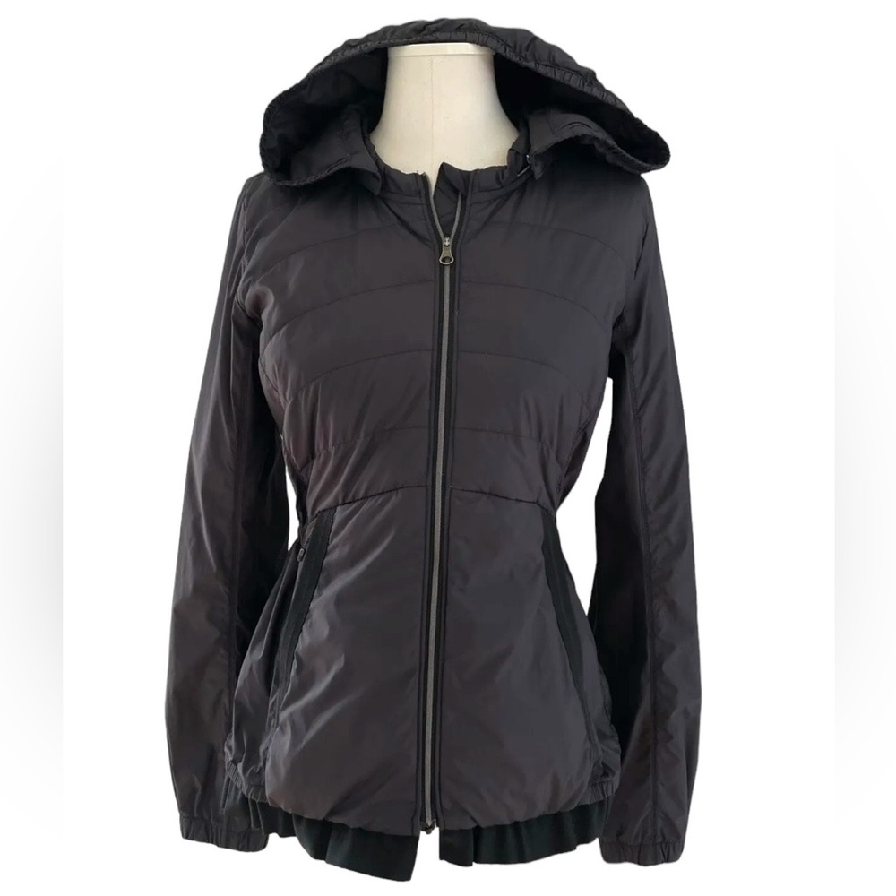 Lululemon Spring Fling Puffy Windbreaker.  Sz 8